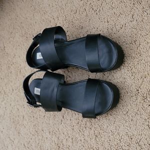 Steve Madden platform sandal